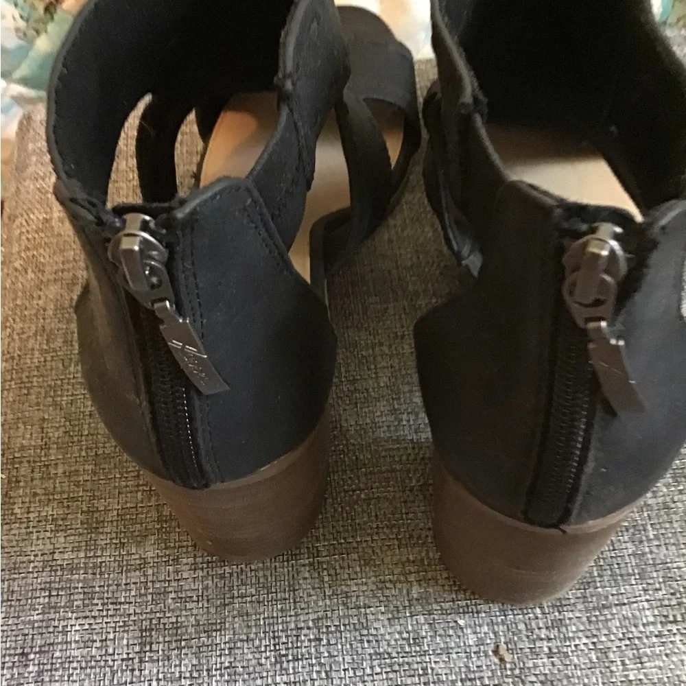 Xappeal Black Cutout Open-Toe Sandals